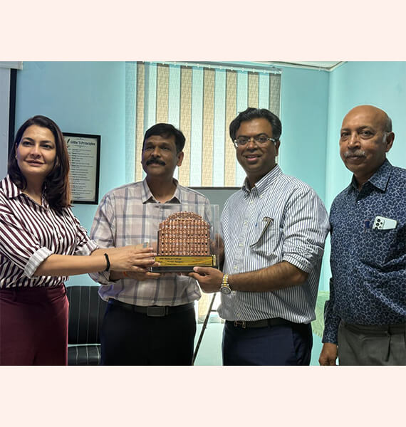 Awarded APSI Visiting Professor (Aesthetic Surgery) at SMS Medical College & Hospital, Jaipur, in recognition of his expertise and contributions to advanced aesthetic surgical training - Dr Rajat Gupta Awarded APSI Visiting Professor (Aesthetic Surgery) at SMS Medical College & Hospital, Jaipur, in recognition of his expertise and contributions to advanced aesthetic surgical training - Dr Rajat Gupta